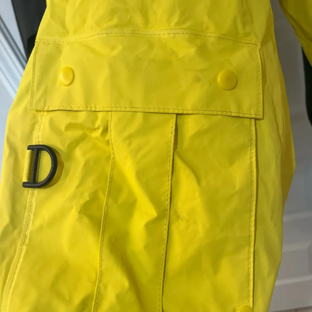 Northeast Outfitters Rugged Outdoors Men’s Size Medium Yellow Hooded Rain Jacket